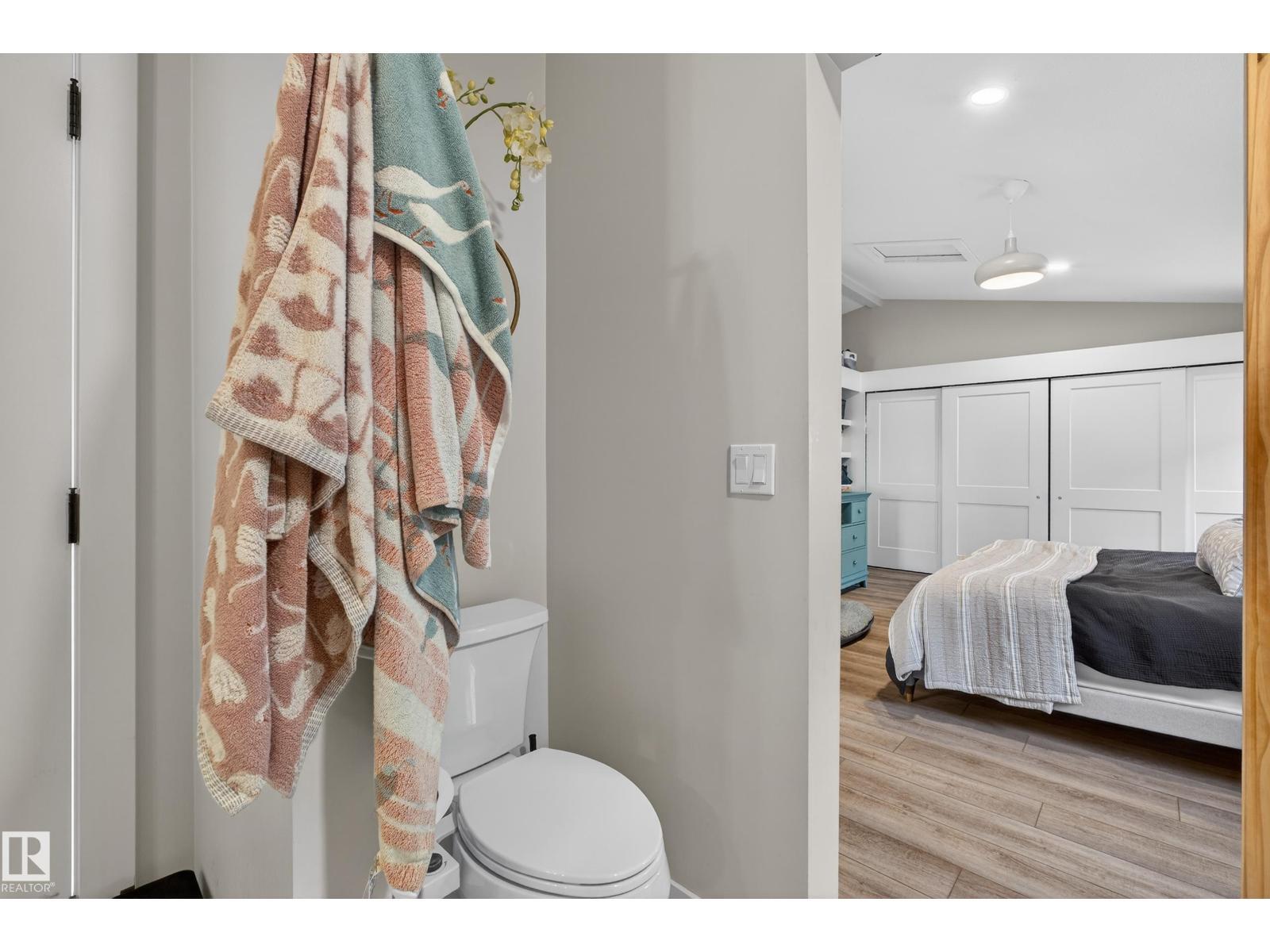 7 Lindsay Av, Spruce Grove, AB - Indoor Photo Showing Bathroom