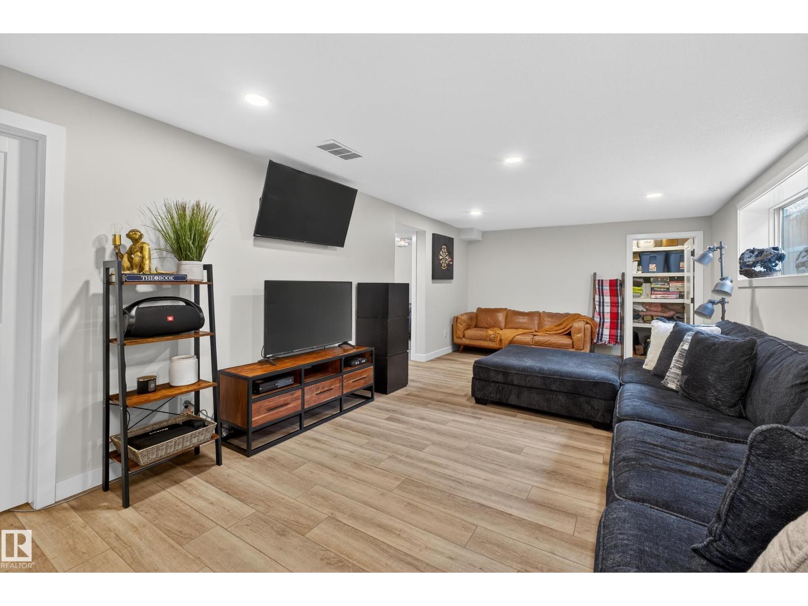 7 Lindsay Av, Spruce Grove, AB - Indoor