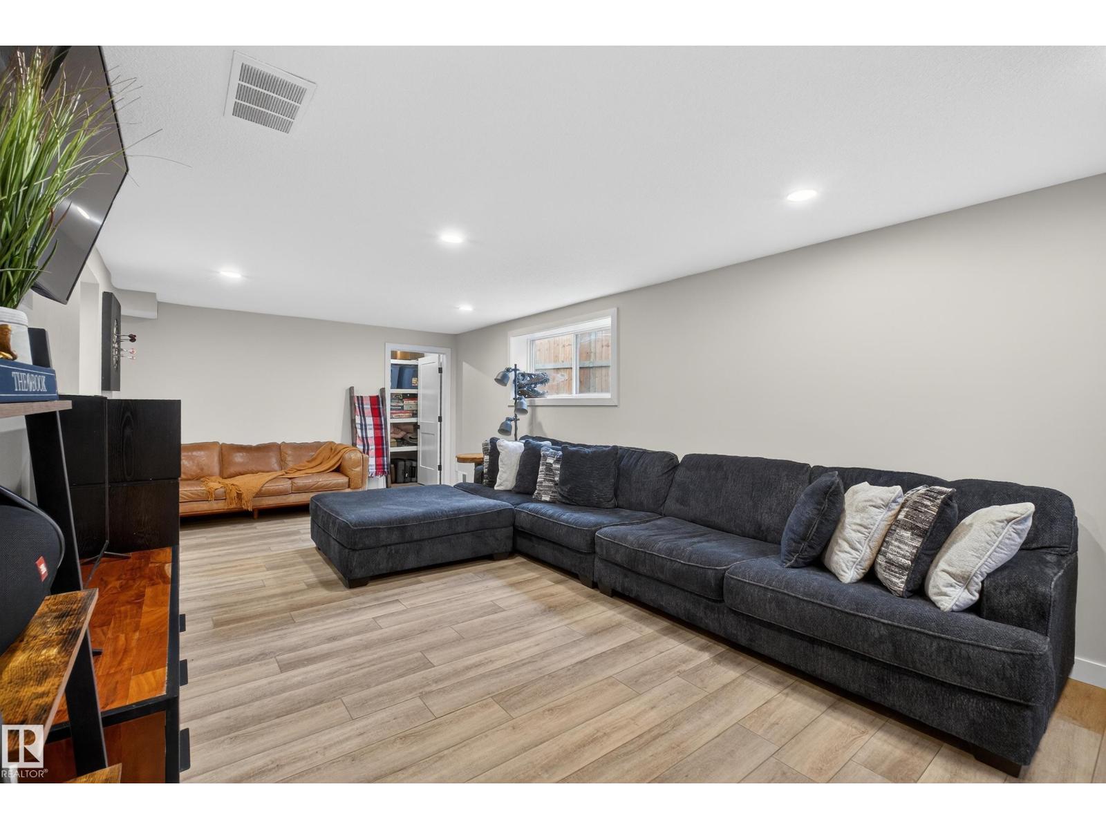 7 Lindsay Av, Spruce Grove, AB - Indoor