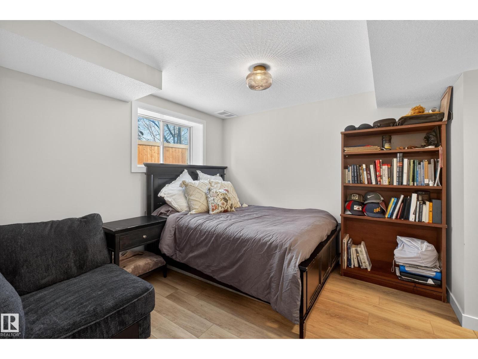 7 Lindsay Av, Spruce Grove, AB - Indoor Photo Showing Bedroom