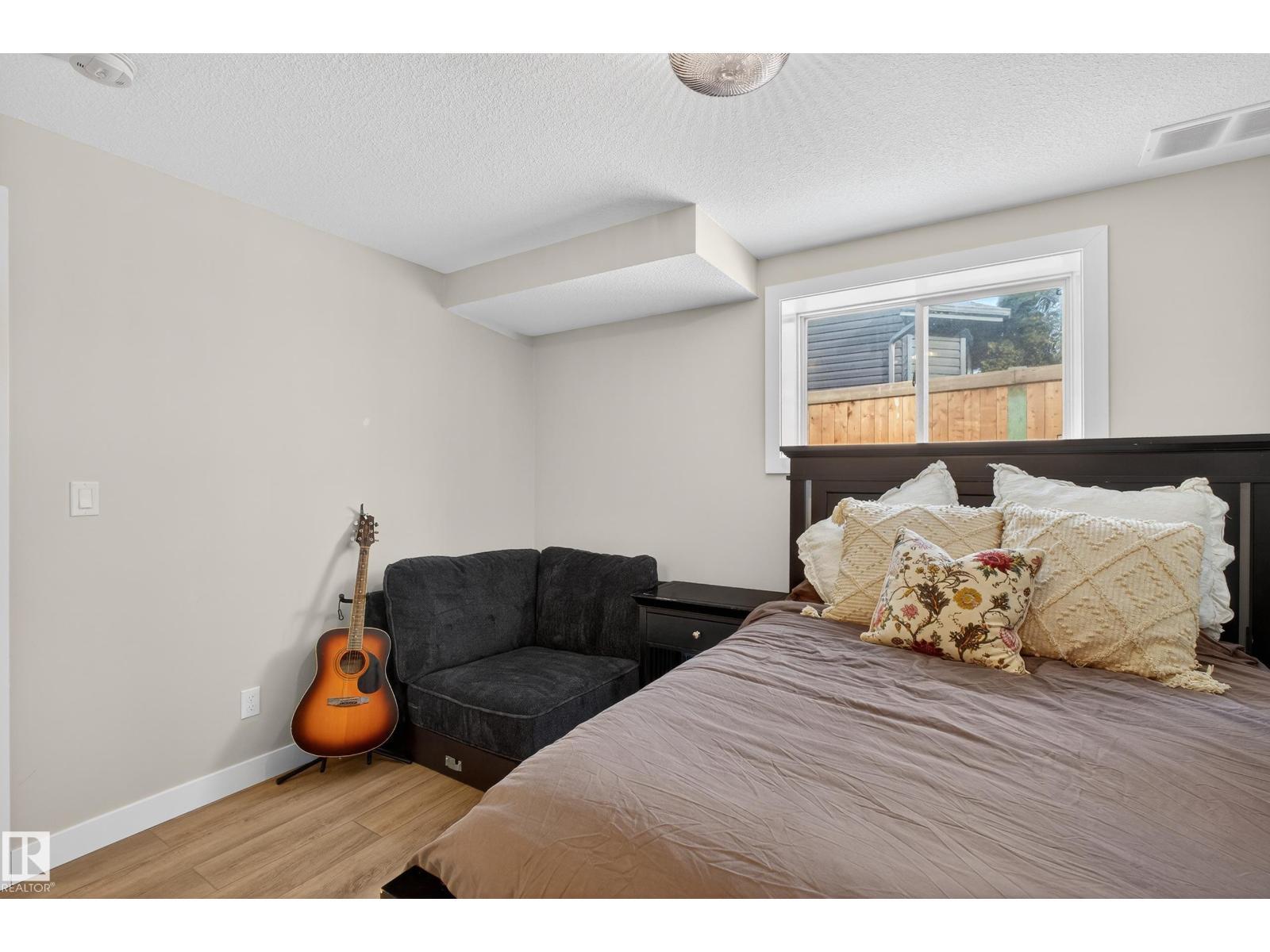 7 Lindsay Av, Spruce Grove, AB - Indoor Photo Showing Bedroom