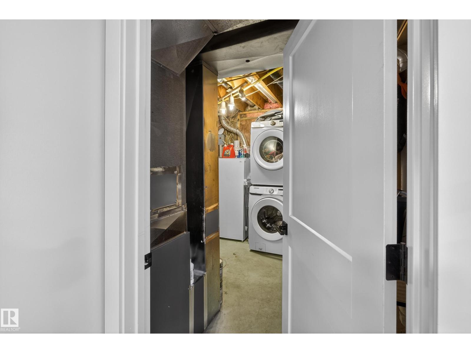 7 Lindsay Av, Spruce Grove, AB - Indoor Photo Showing Laundry Room