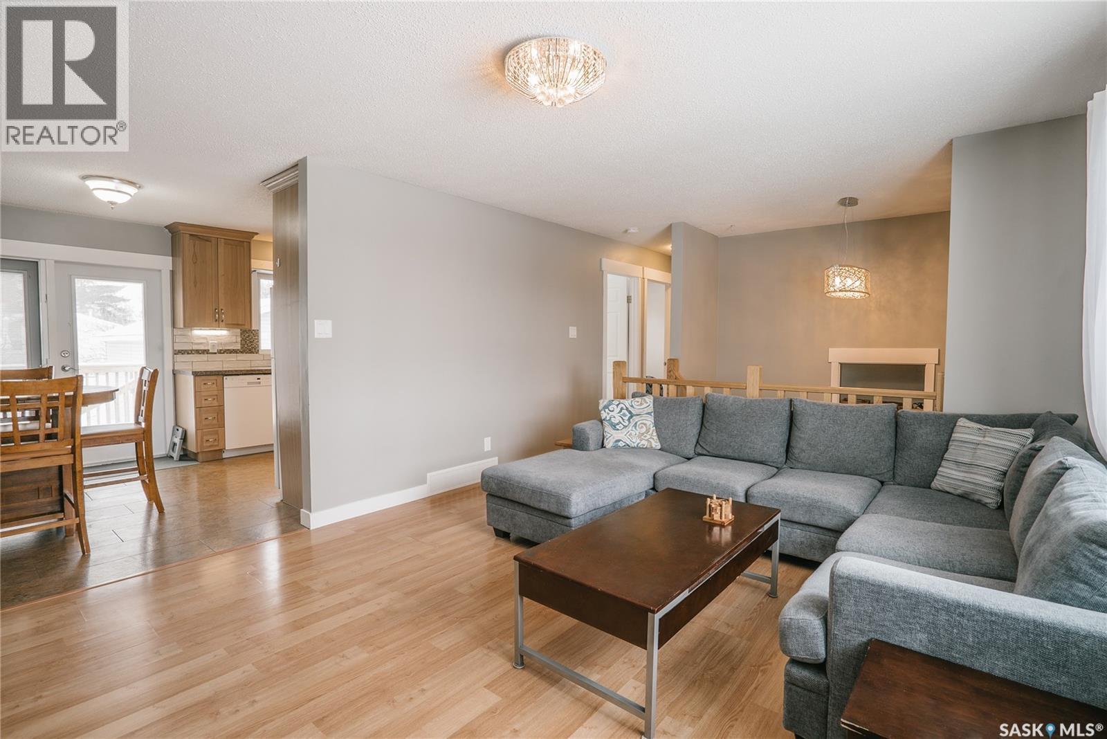 346 Brock Crescent, Saskatoon, SK - Indoor Photo Showing Living Room