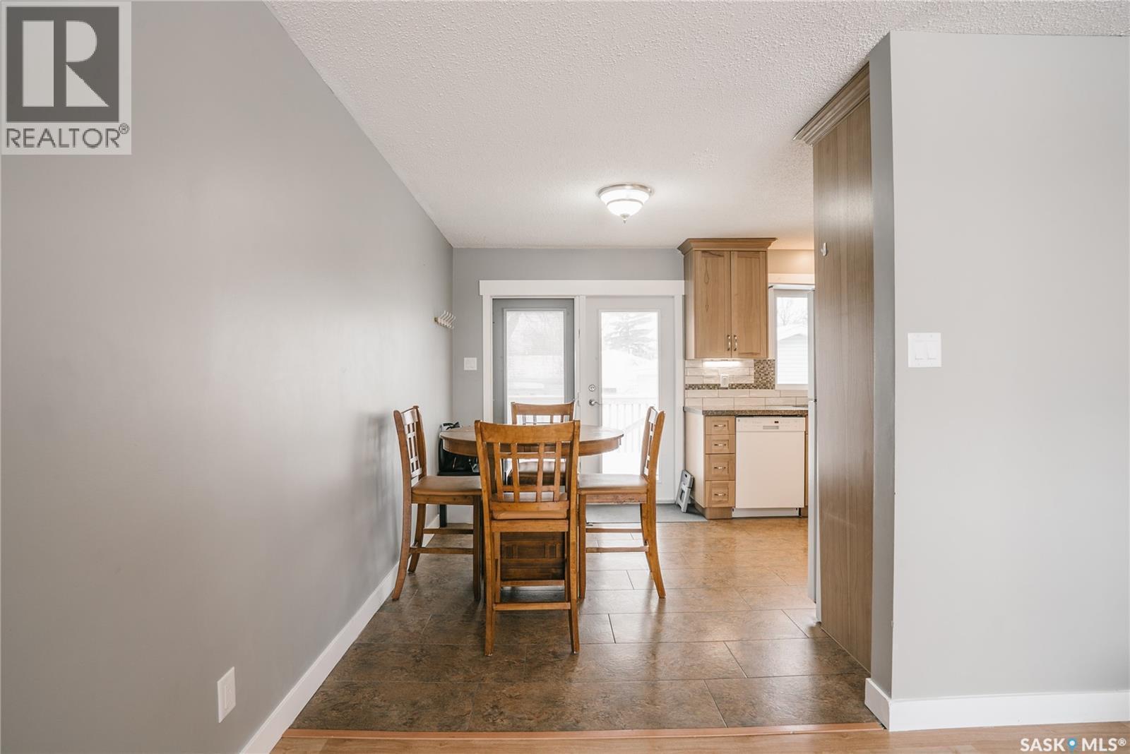 346 Brock Crescent, Saskatoon, SK - Indoor Photo Showing Dining Room