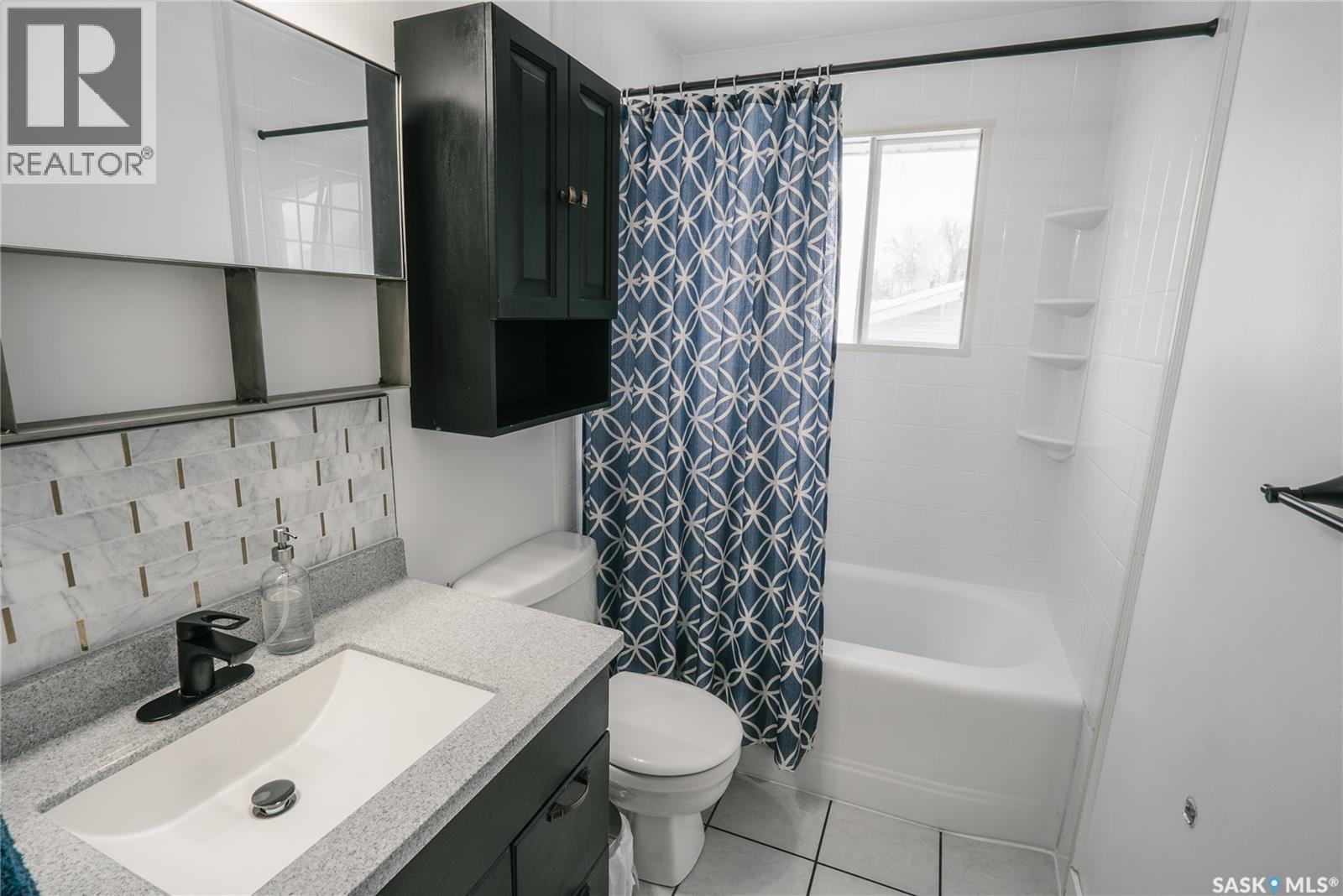 346 Brock Crescent, Saskatoon, SK - Indoor Photo Showing Bathroom