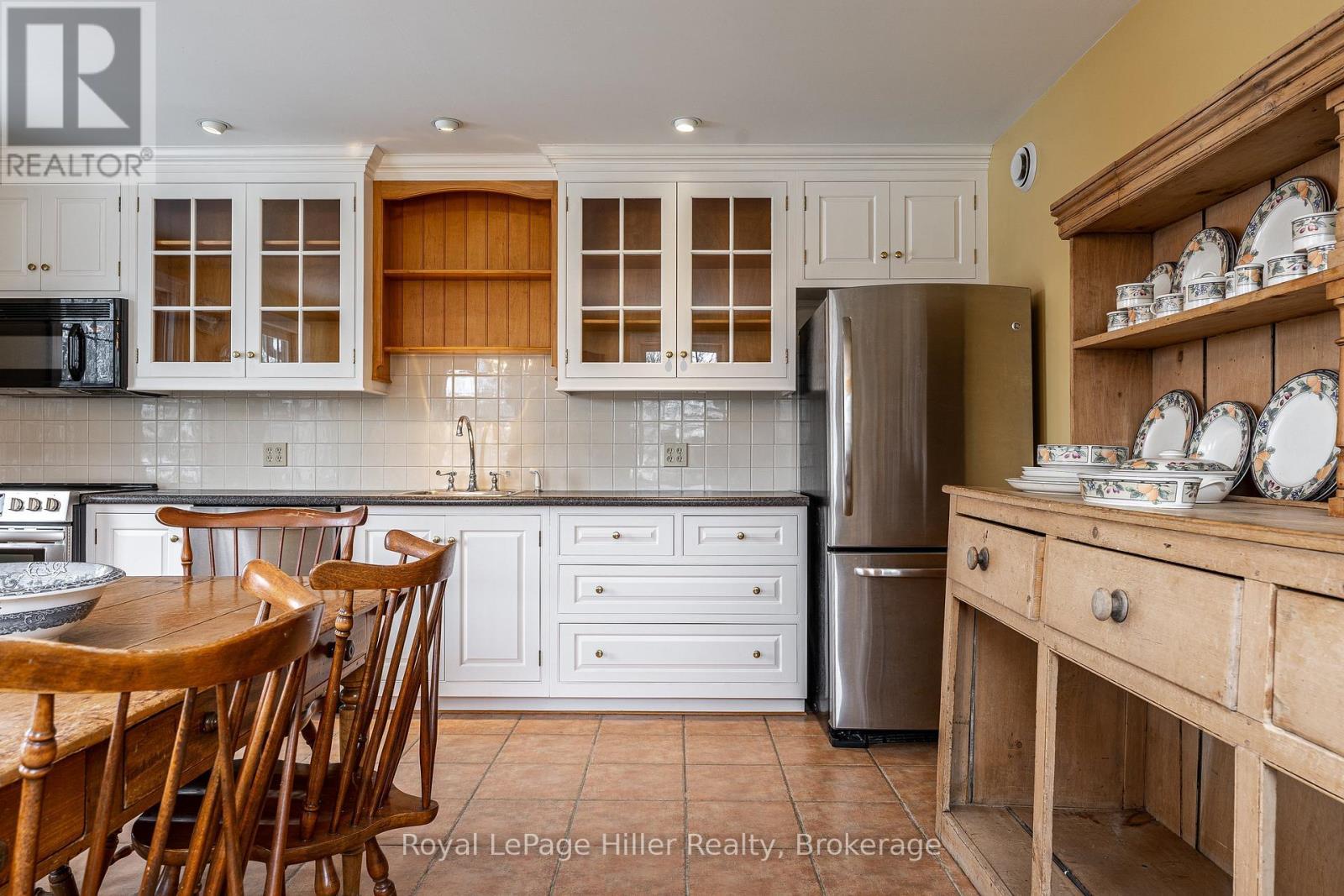 Eat-in Kitchen - 530 Holmes Street, Central Huron (Goderich), ON - Indoor Photo Showing Kitchen