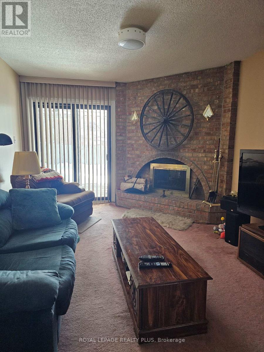 4170 Treetop Crescent, Mississauga, ON - Indoor Photo Showing Living Room With Fireplace
