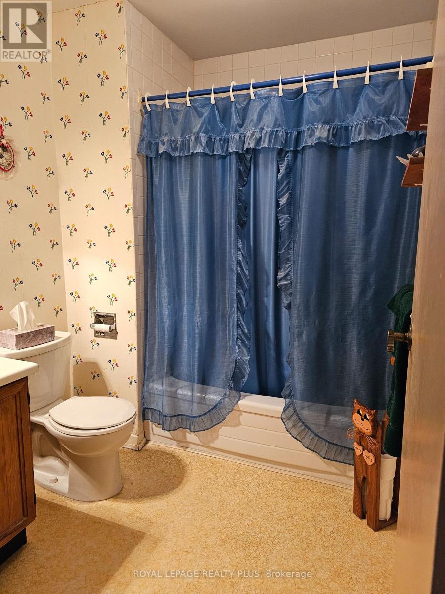 4170 Treetop Crescent, Mississauga, ON - Indoor Photo Showing Bathroom