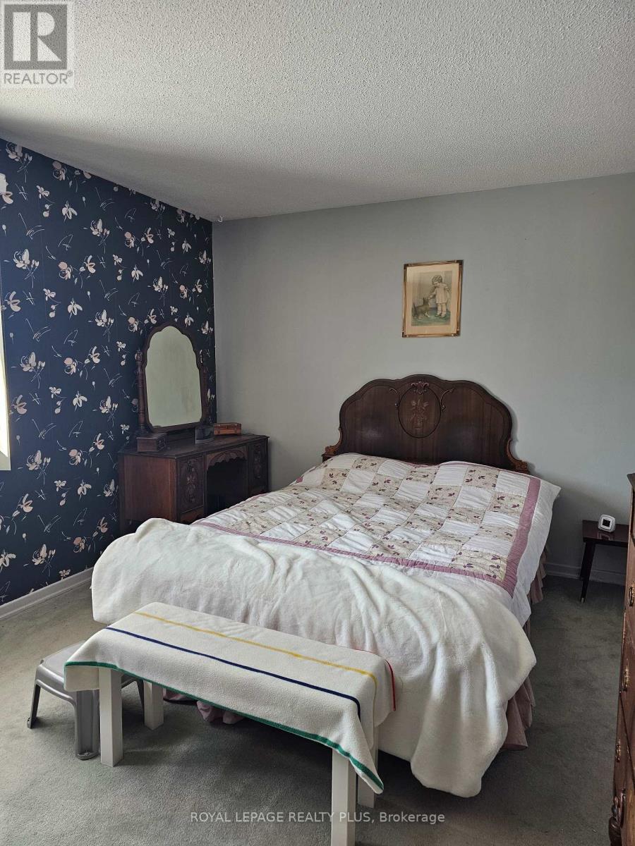 4170 Treetop Crescent, Mississauga, ON - Indoor Photo Showing Bedroom