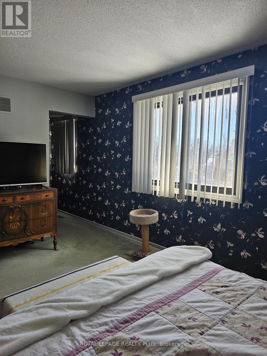 4170 Treetop Crescent, Mississauga, ON - Indoor Photo Showing Bedroom