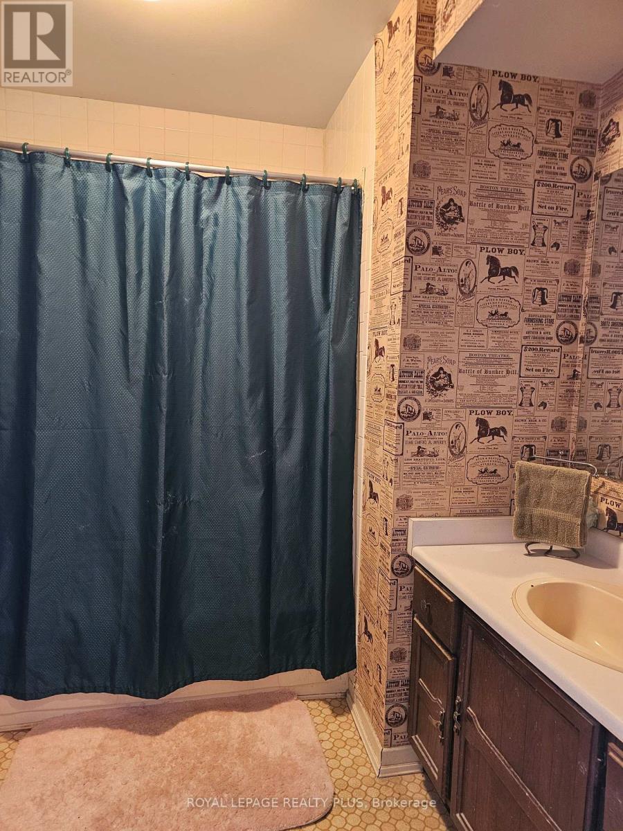 4170 Treetop Crescent, Mississauga, ON - Indoor Photo Showing Bathroom