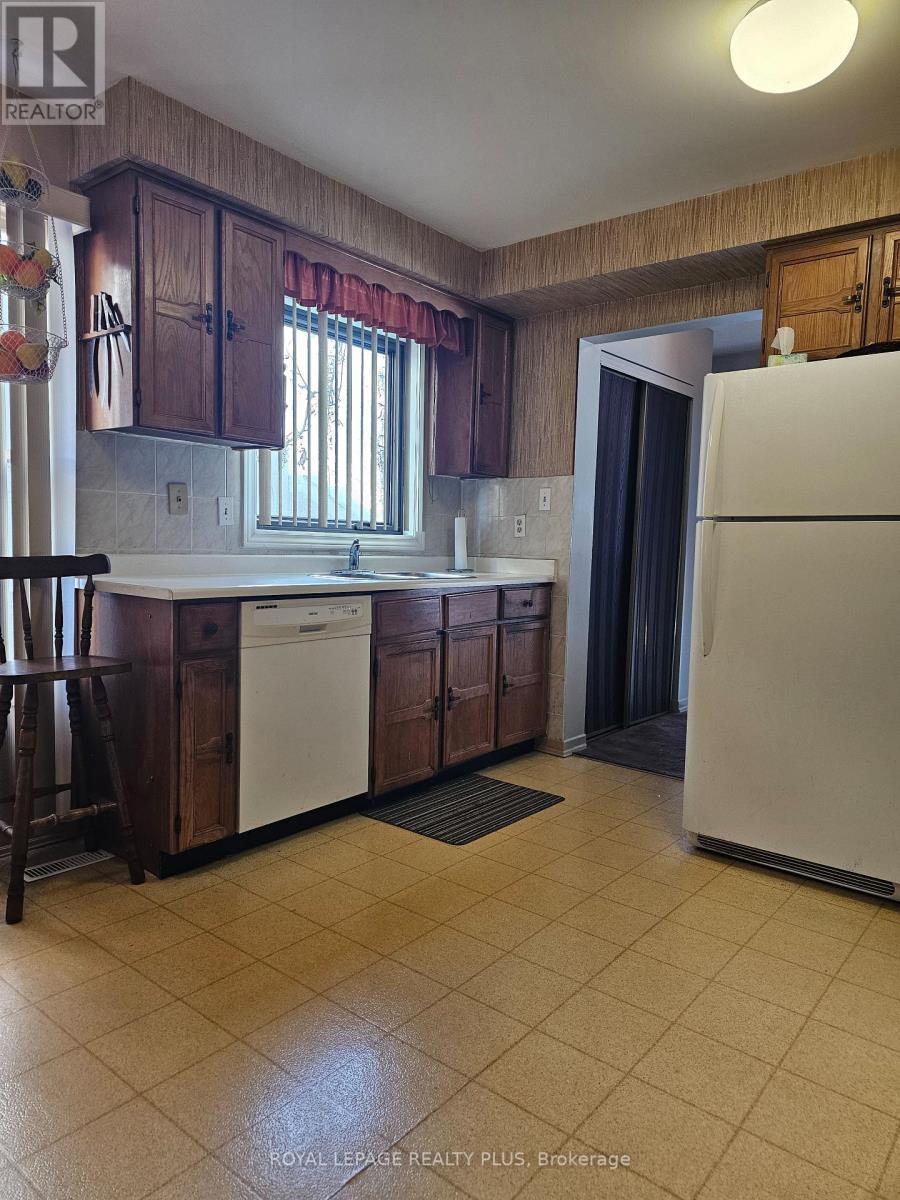 4170 Treetop Crescent, Mississauga, ON - Indoor Photo Showing Kitchen