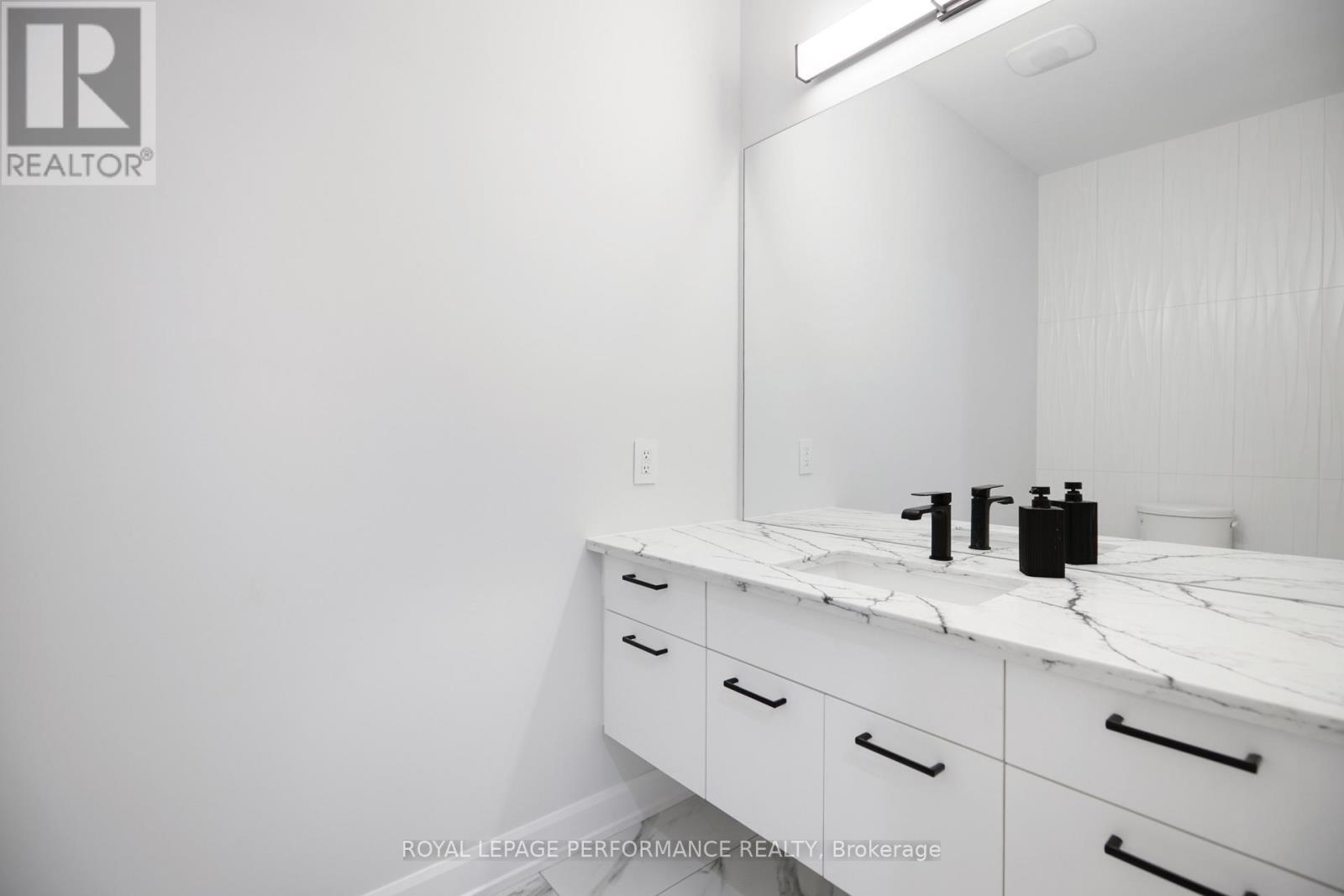 1709 Fisher Ave Avenue, Ottawa, ON - Indoor Photo Showing Bathroom