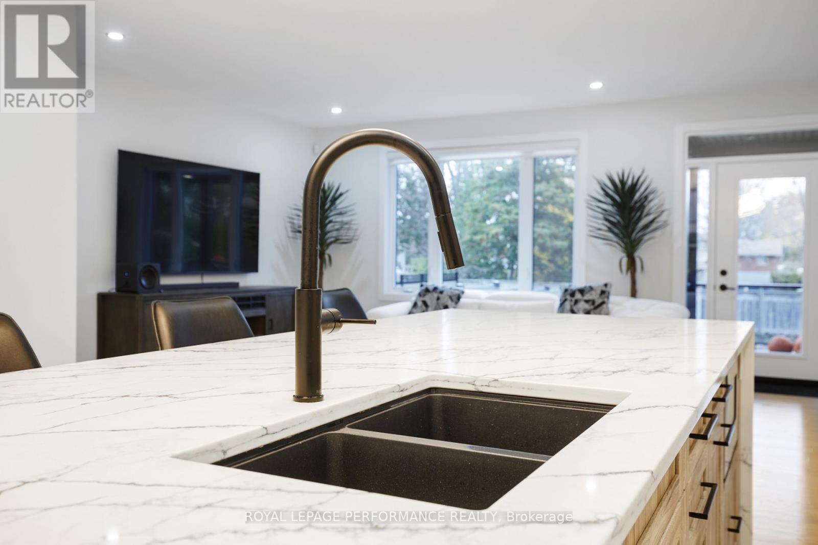 1709 Fisher Ave Avenue, Ottawa, ON - Indoor Photo Showing Kitchen With Double Sink