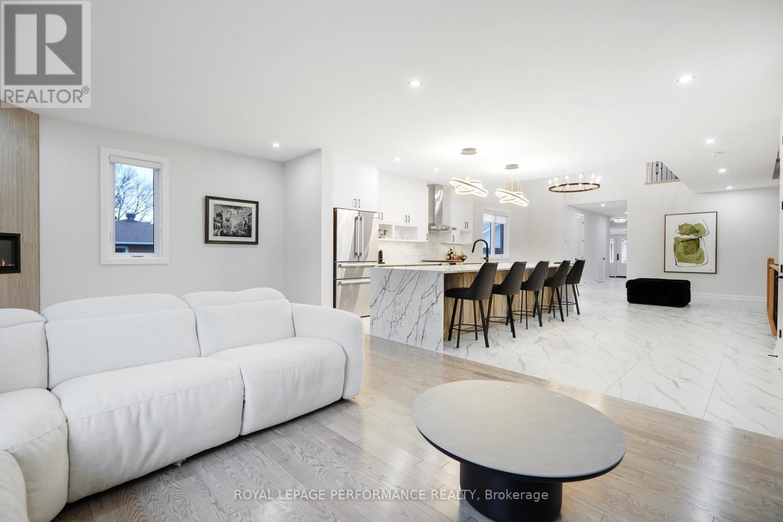1709 Fisher Ave Avenue, Ottawa, ON - Indoor Photo Showing Living Room
