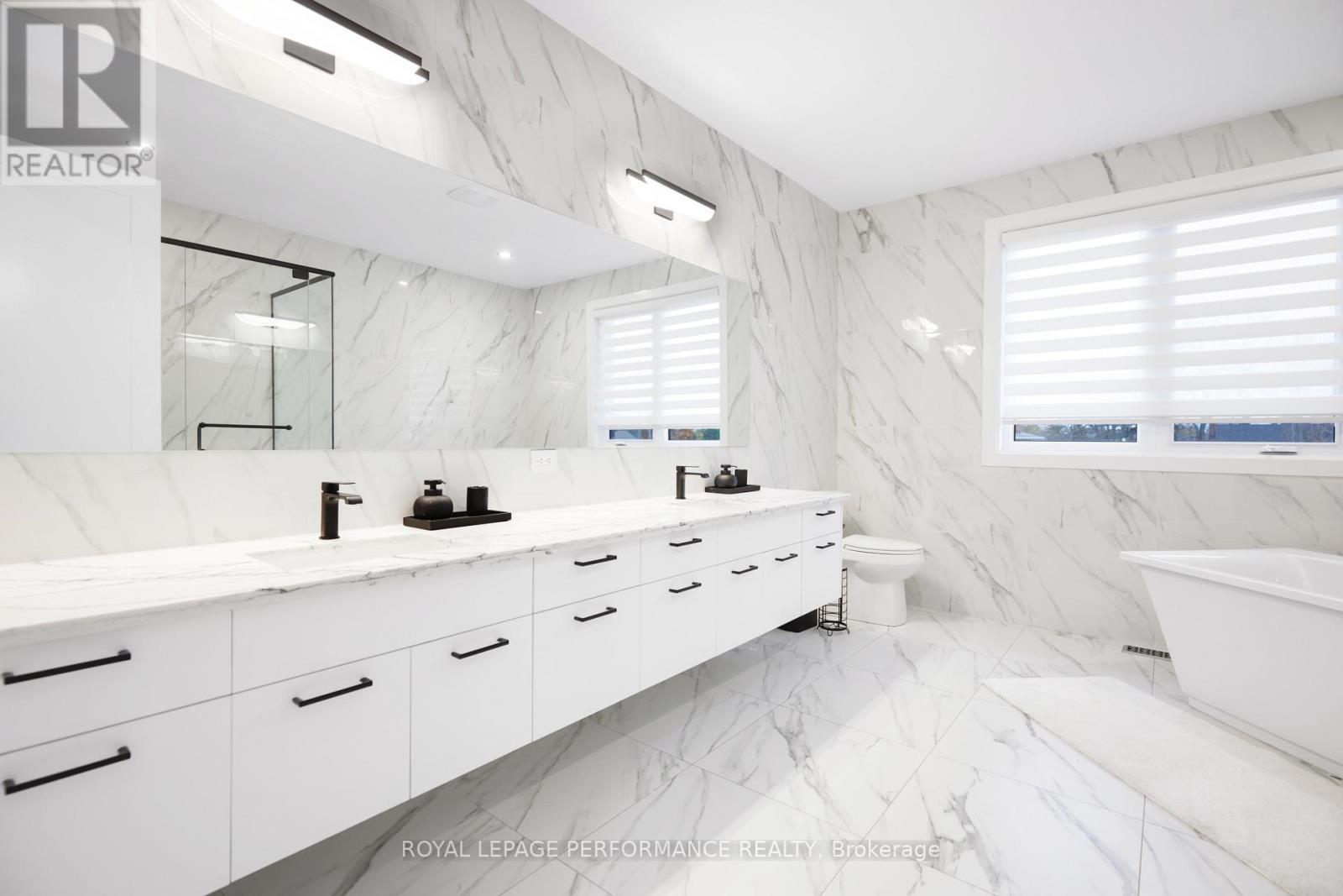 1709 Fisher Ave Avenue, Ottawa, ON - Indoor Photo Showing Bathroom