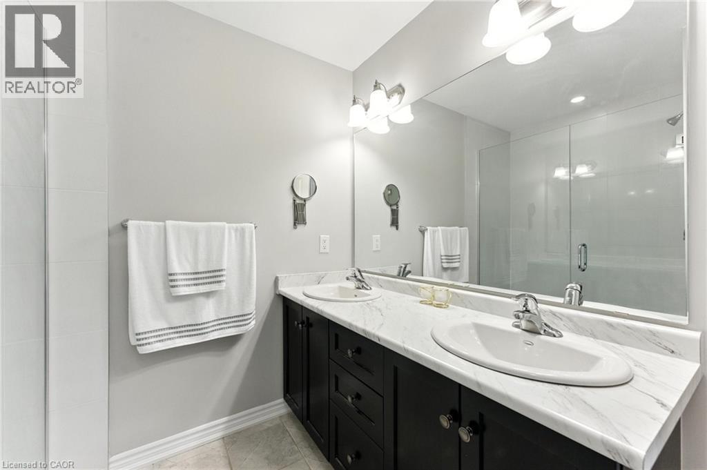 377 Glancaster Road Unit# 37, Ancaster, ON - Indoor Photo Showing Bathroom