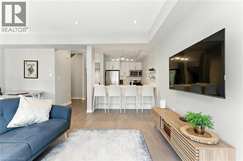 377 Glancaster Road Unit# 37, Ancaster, ON - Indoor Photo Showing Living Room