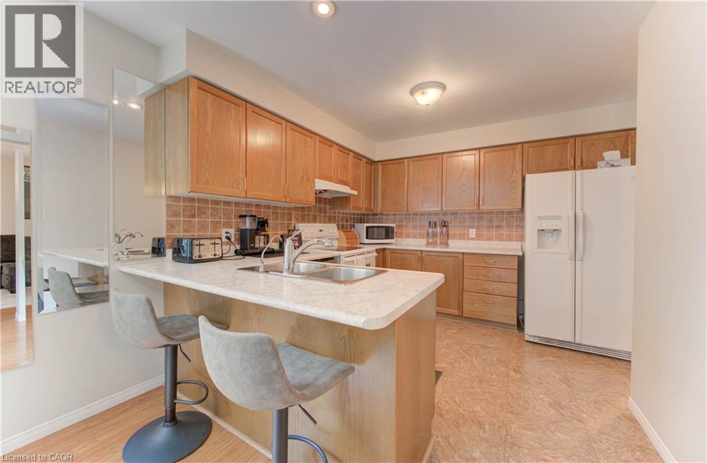 916 Veronica Court, Kitchener, ON - Indoor Photo Showing Kitchen With Double Sink