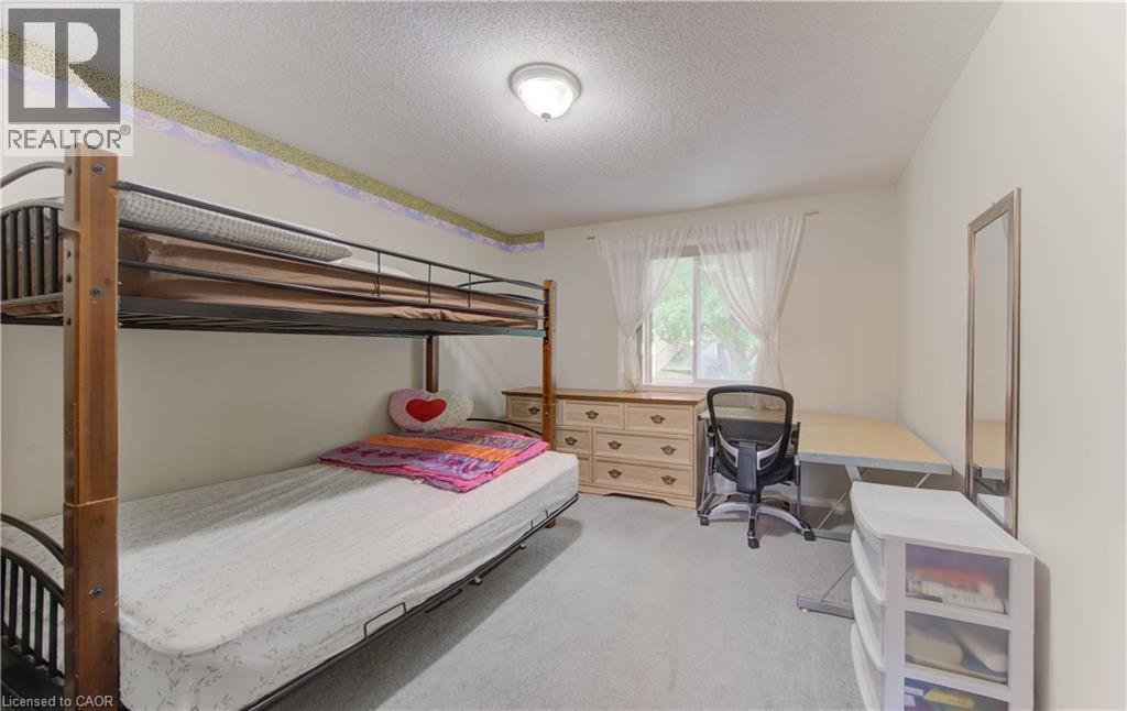 916 Veronica Court, Kitchener, ON - Indoor Photo Showing Bedroom