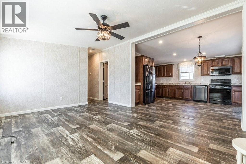3 Copper Beech Drive, Nanticoke, ON - Indoor Photo Showing Kitchen