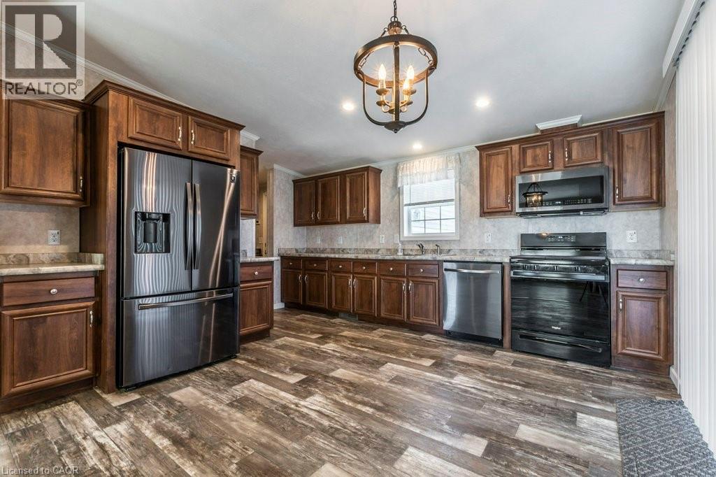 3 Copper Beech Drive, Nanticoke, ON - Indoor Photo Showing Kitchen