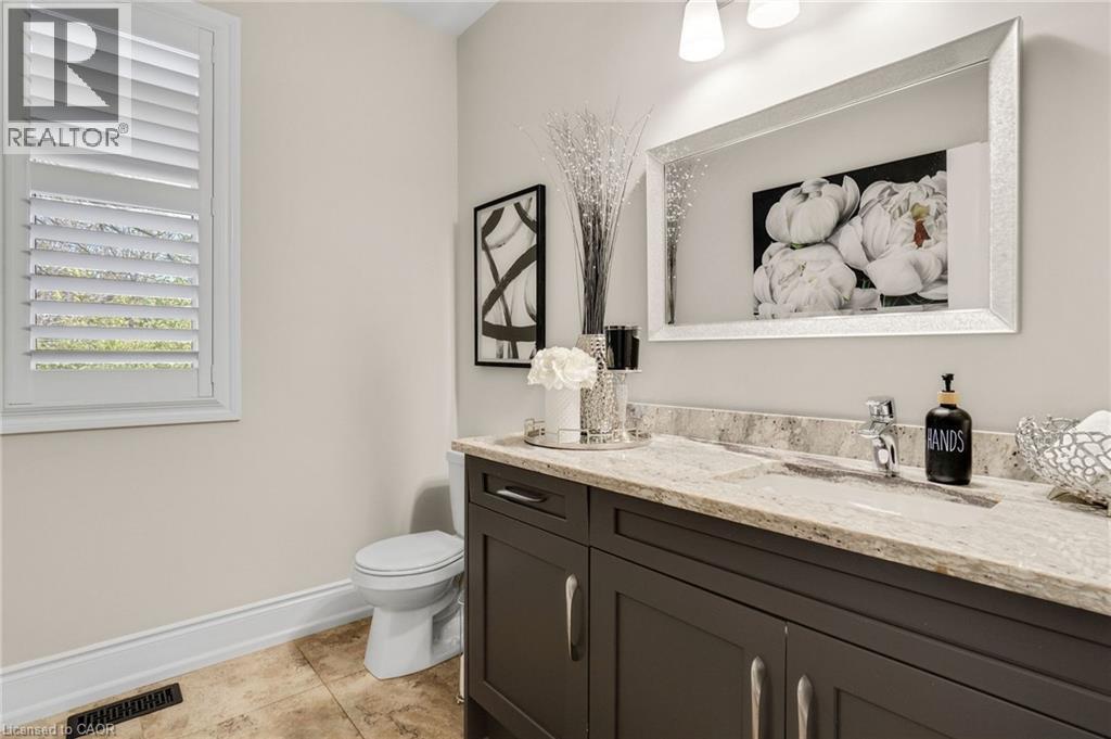 958 Beach Boulevard, Hamilton, ON - Indoor Photo Showing Bathroom