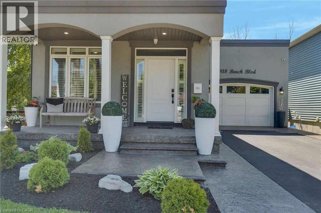 958 Beach Boulevard, Hamilton, ON - Outdoor