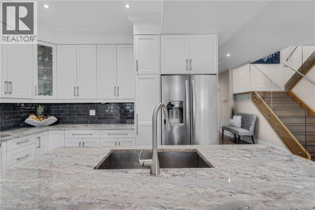 958 Beach Boulevard, Hamilton, ON - Indoor Photo Showing Kitchen With Double Sink With Upgraded Kitchen