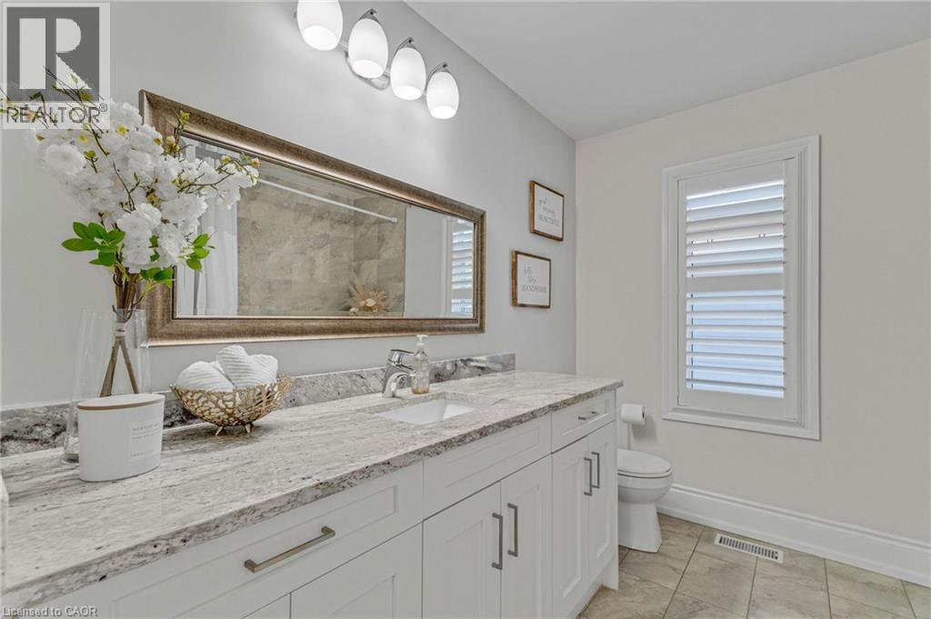 958 Beach Boulevard, Hamilton, ON - Indoor Photo Showing Bathroom