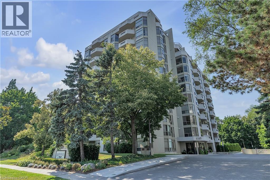 1237 North Shore Boulevard E Unit# 1201, Burlington, ON - Outdoor With Facade