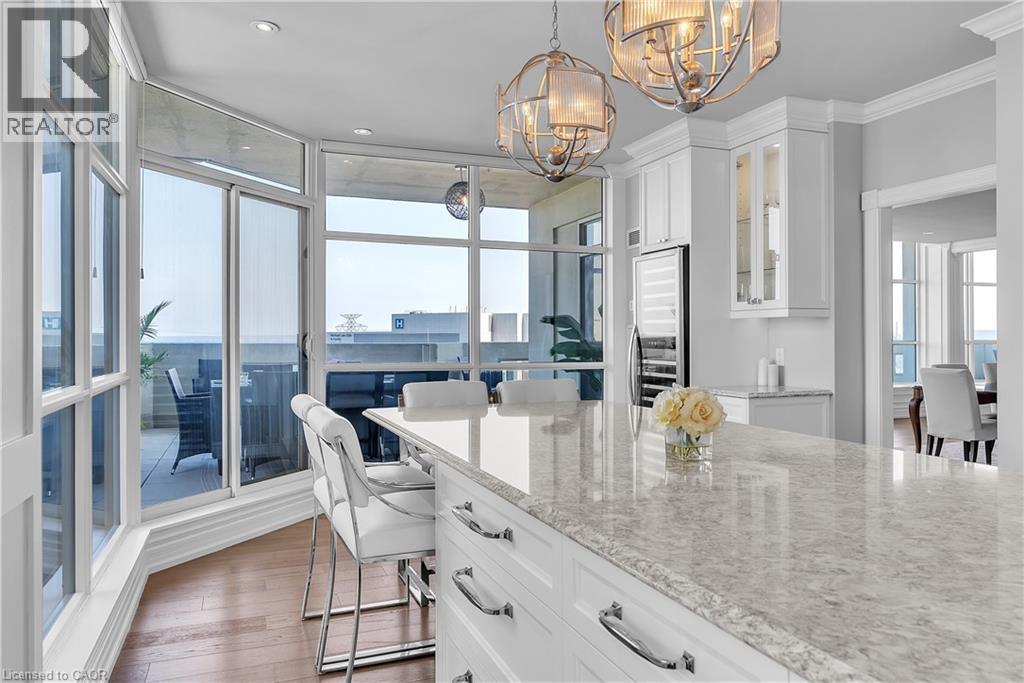 1237 North Shore Boulevard E Unit# 1201, Burlington, ON - Indoor Photo Showing Dining Room