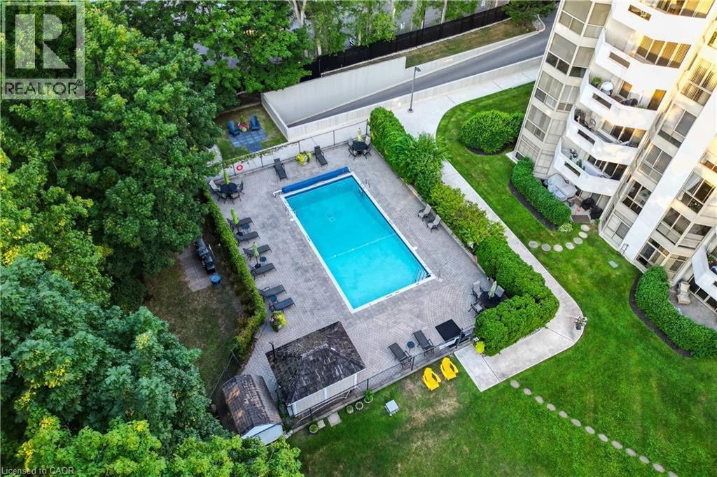 1237 North Shore Boulevard E Unit# 1201, Burlington, ON - Outdoor With In Ground Pool