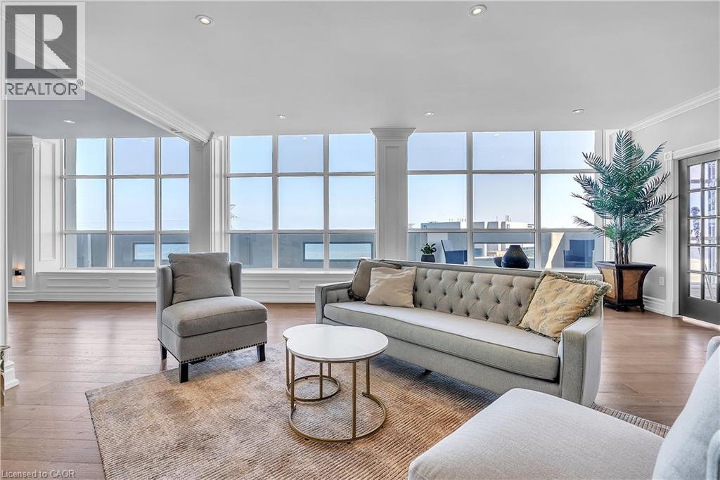 1237 North Shore Boulevard E Unit# 1201, Burlington, ON - Indoor Photo Showing Living Room