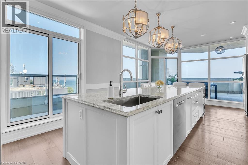 1237 North Shore Boulevard E Unit# 1201, Burlington, ON - Indoor Photo Showing Kitchen With Upgraded Kitchen