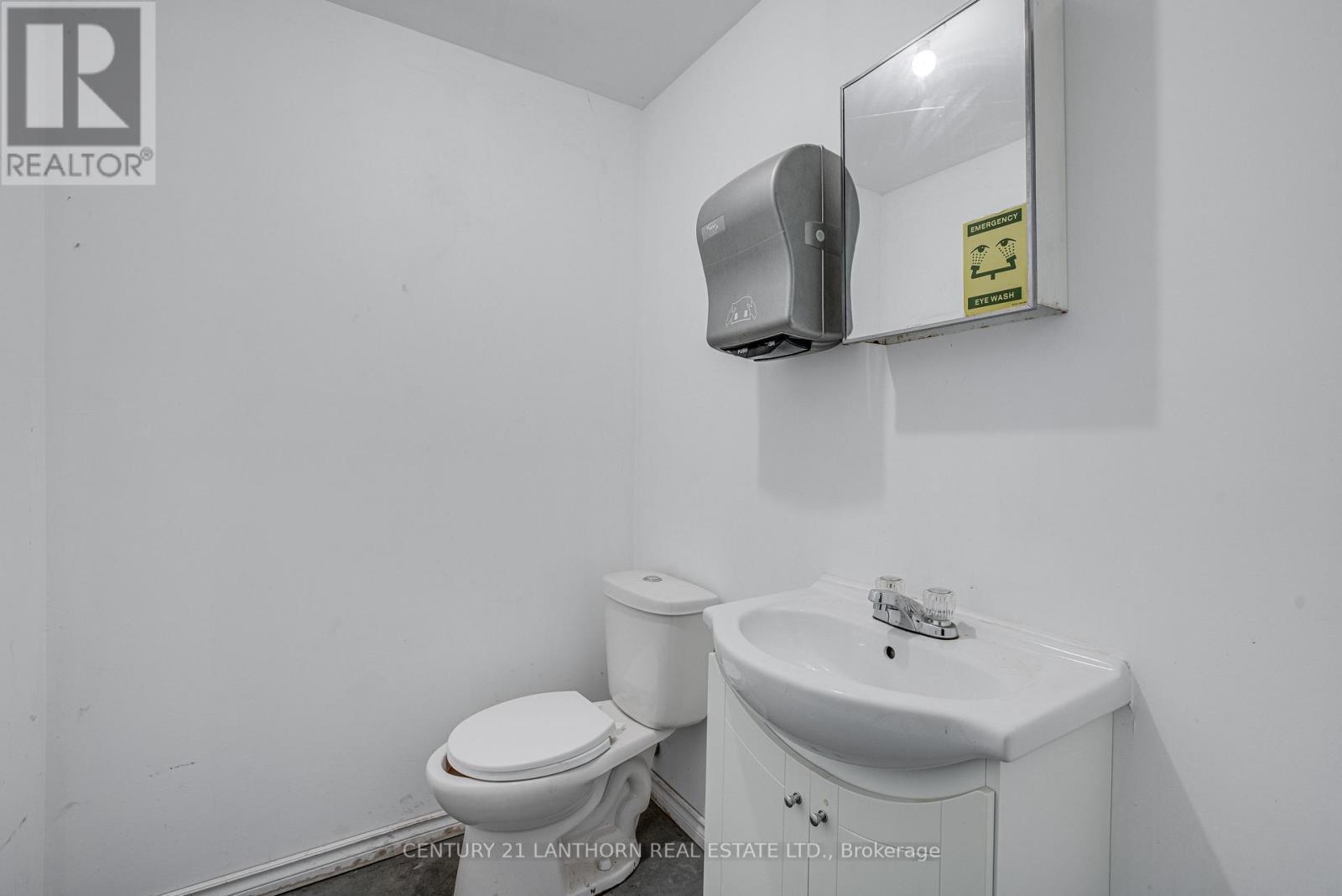 main floor washroom - 19 Terry Fox Drive, Champlain, ON