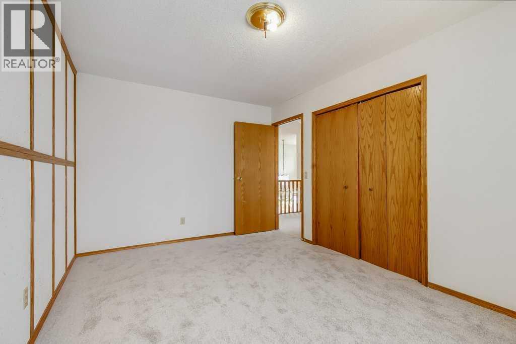 Bedroom - 106 Sienna Hills Drive Sw, Calgary, AB - Indoor Photo Showing Other Room