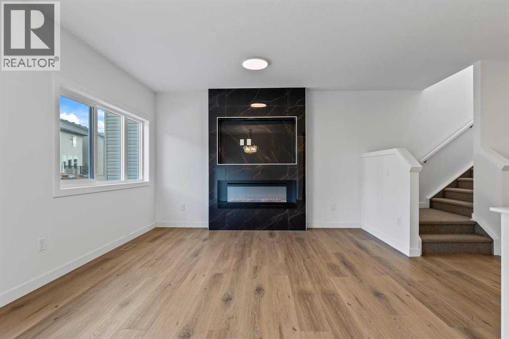 90 Heritage Circle, Cochrane, AB - Indoor Photo Showing Living Room