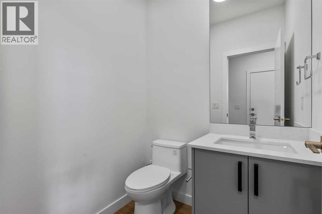 90 Heritage Circle, Cochrane, AB - Indoor Photo Showing Bathroom