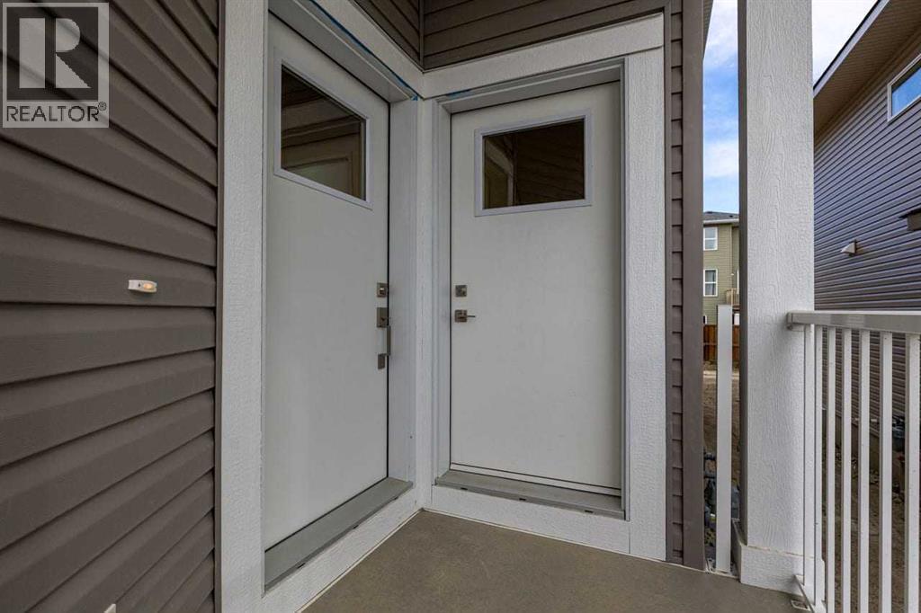 90 Heritage Circle, Cochrane, AB - Outdoor With Exterior