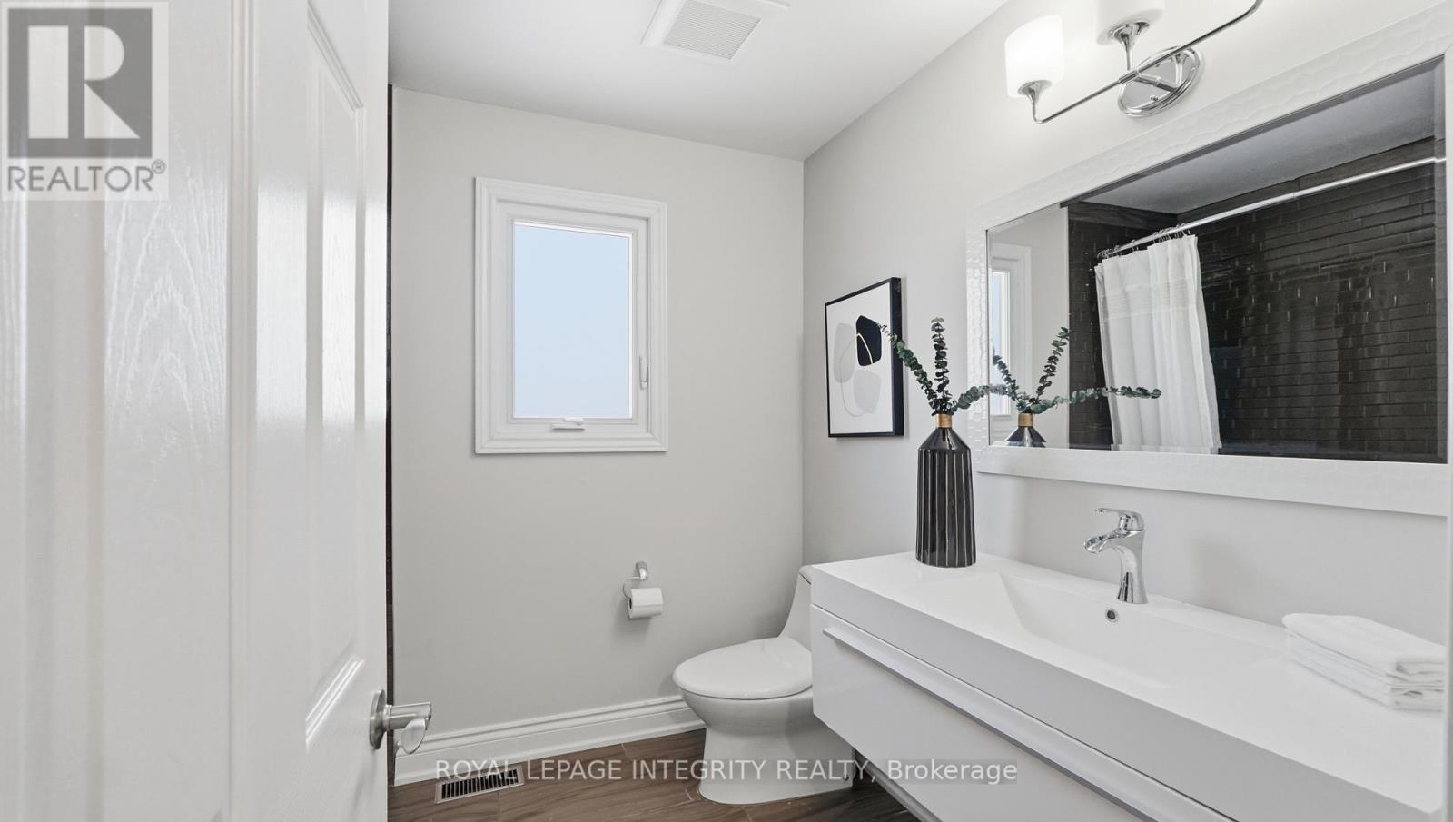 Full Bathroom - 1055 Plante Drive, Ottawa, ON - Indoor Photo Showing Bathroom