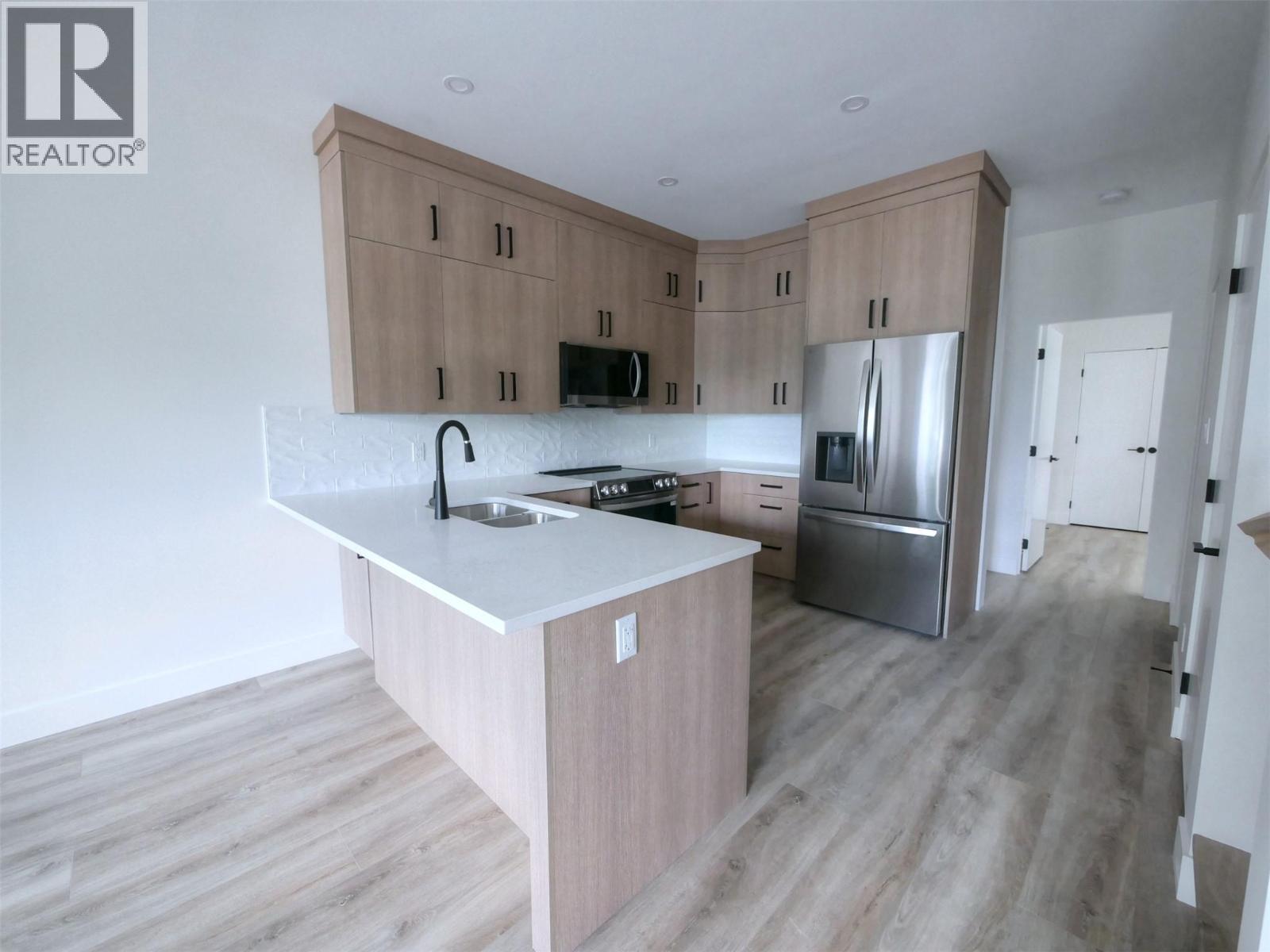 88 Nelson Avenue S Unit# 3, Nakusp, BC - Indoor Photo Showing Kitchen With Double Sink