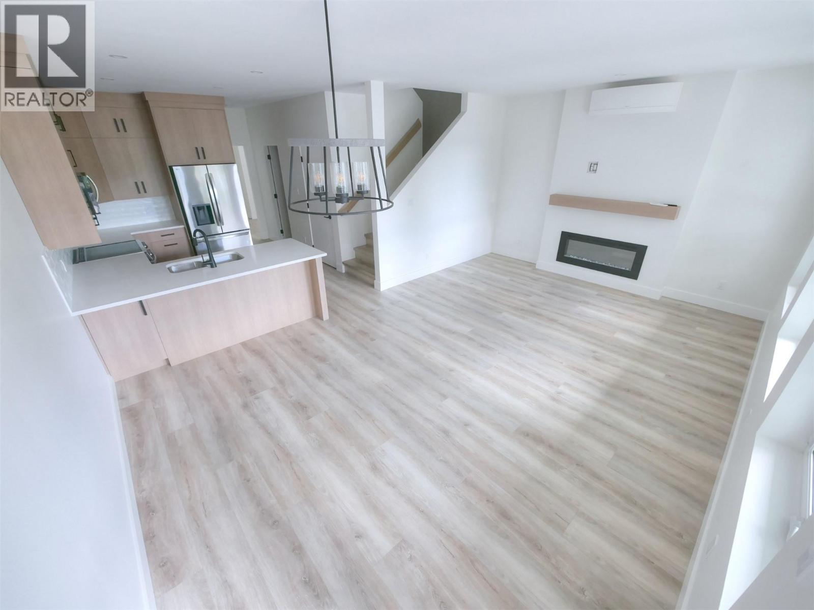 88 Nelson Avenue S Unit# 3, Nakusp, BC - Indoor With Fireplace