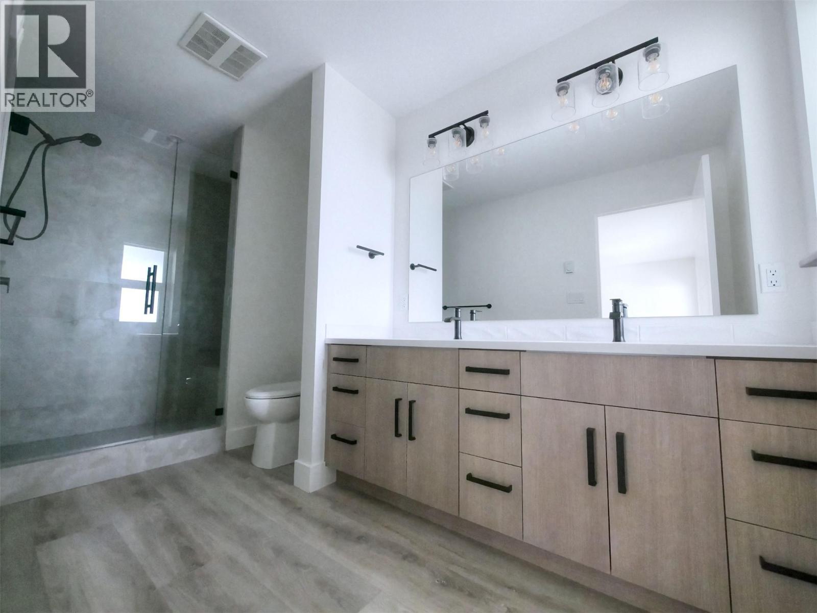 88 Nelson Avenue S Unit# 3, Nakusp, BC - Indoor Photo Showing Bathroom