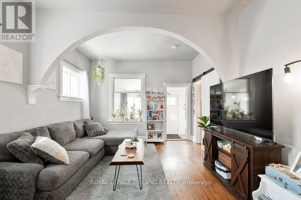 80 Edward Street, St. Thomas, ON - Indoor Photo Showing Living Room