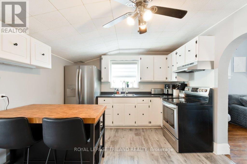 80 Edward Street, St. Thomas, ON - Indoor Photo Showing Kitchen With Double Sink