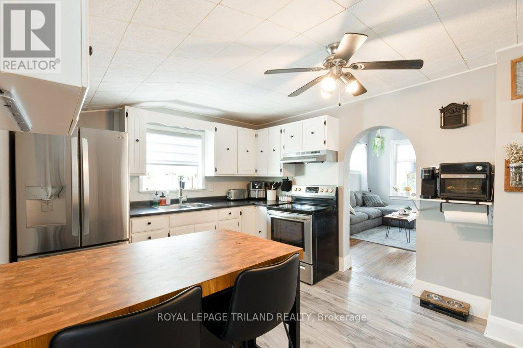 80 Edward Street, St. Thomas, ON - Indoor Photo Showing Kitchen With Double Sink