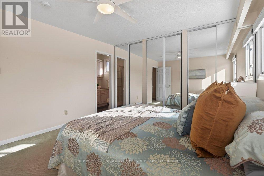 2162 Pauline Court, Burlington, ON - Indoor Photo Showing Bedroom