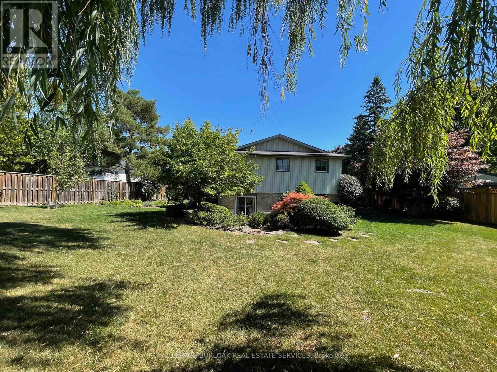 2162 Pauline Court, Burlington, ON - Outdoor