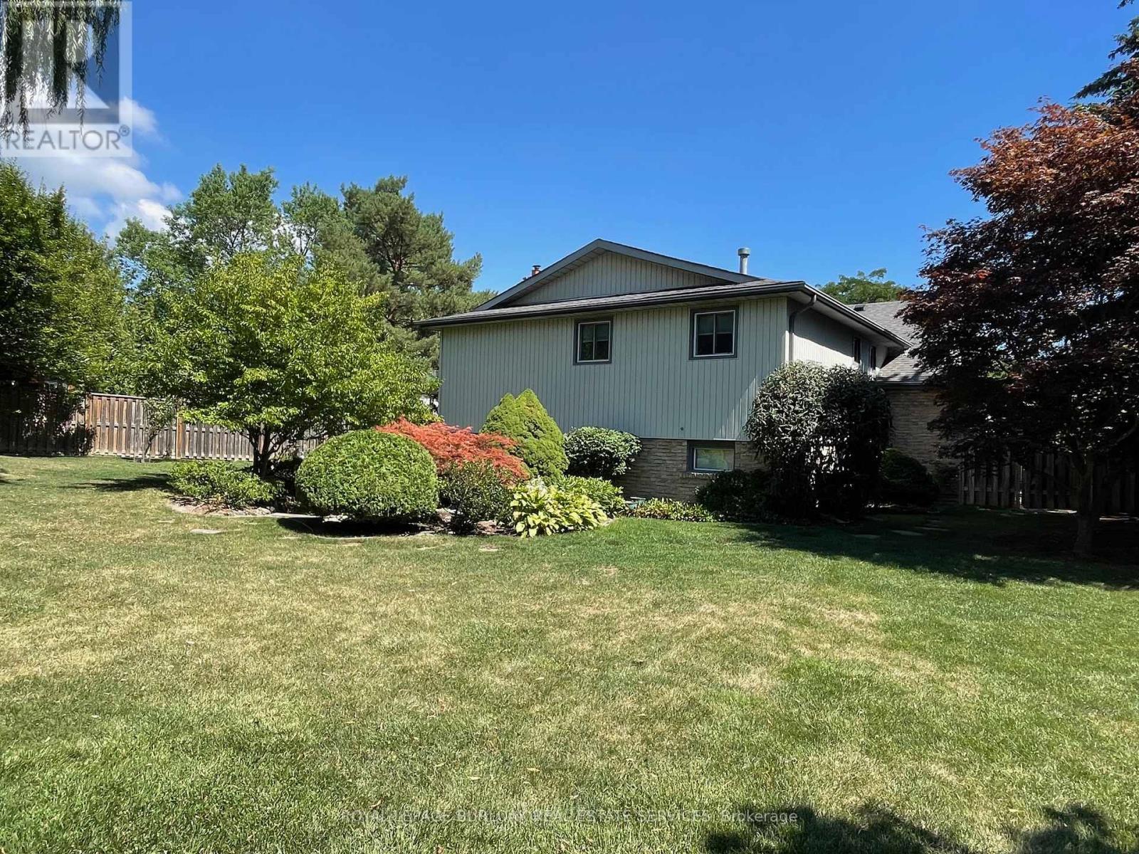 2162 Pauline Court, Burlington, ON - Outdoor